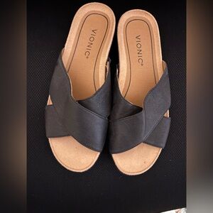 Vionic Women's Black and Tan Platform Sandals Size 8